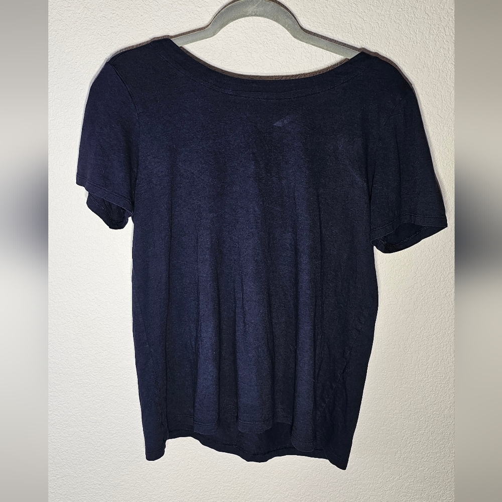 Chic Navy Blue Banana Republic Women's Medium Top with Back Bow – Short Sleeve - Picture 3 of 6